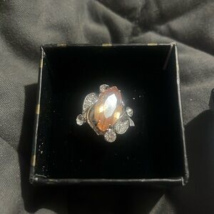 New inbox women’s size 6 rhinestone accent ring